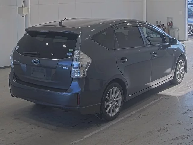 Toyota Prius Alpha Лот № 2012