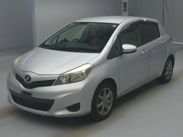 Toyota Vitz Лот № 77007 2011
