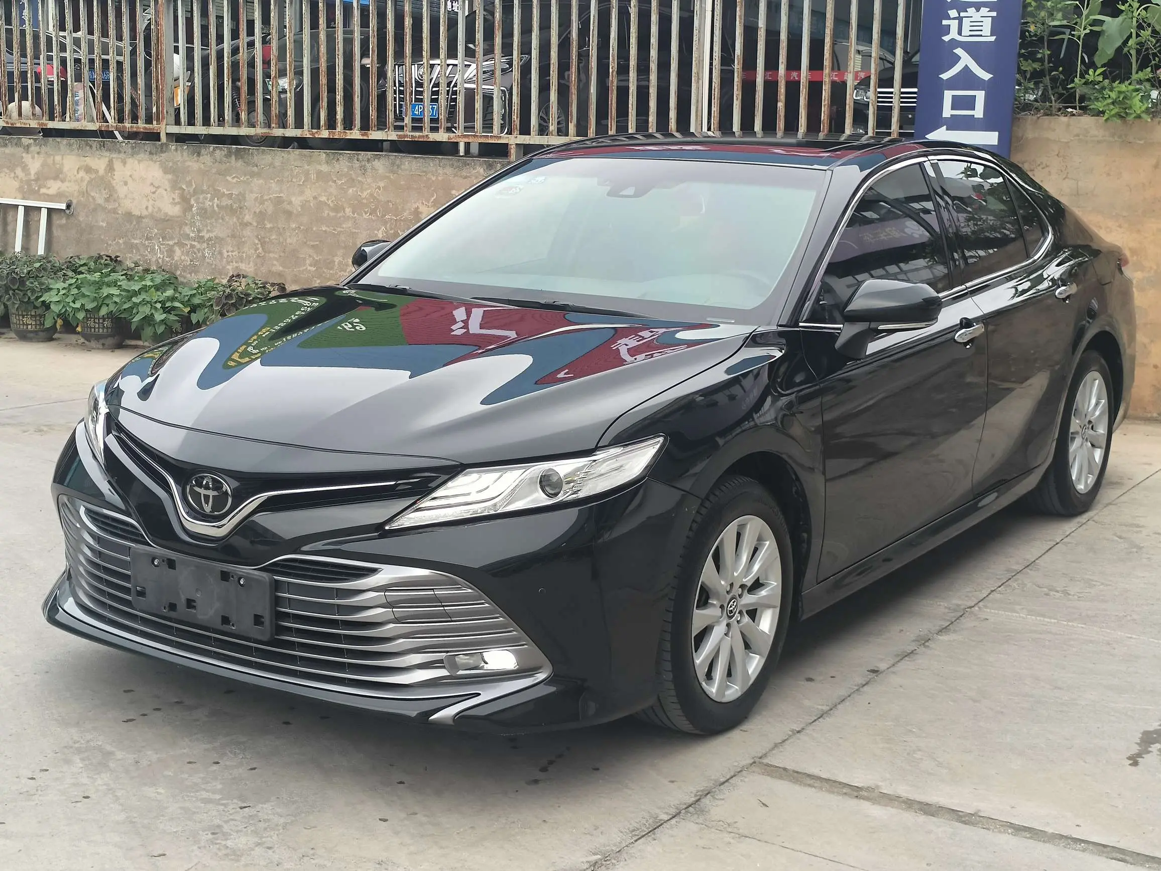 Toyota Camry VIII (XV70)