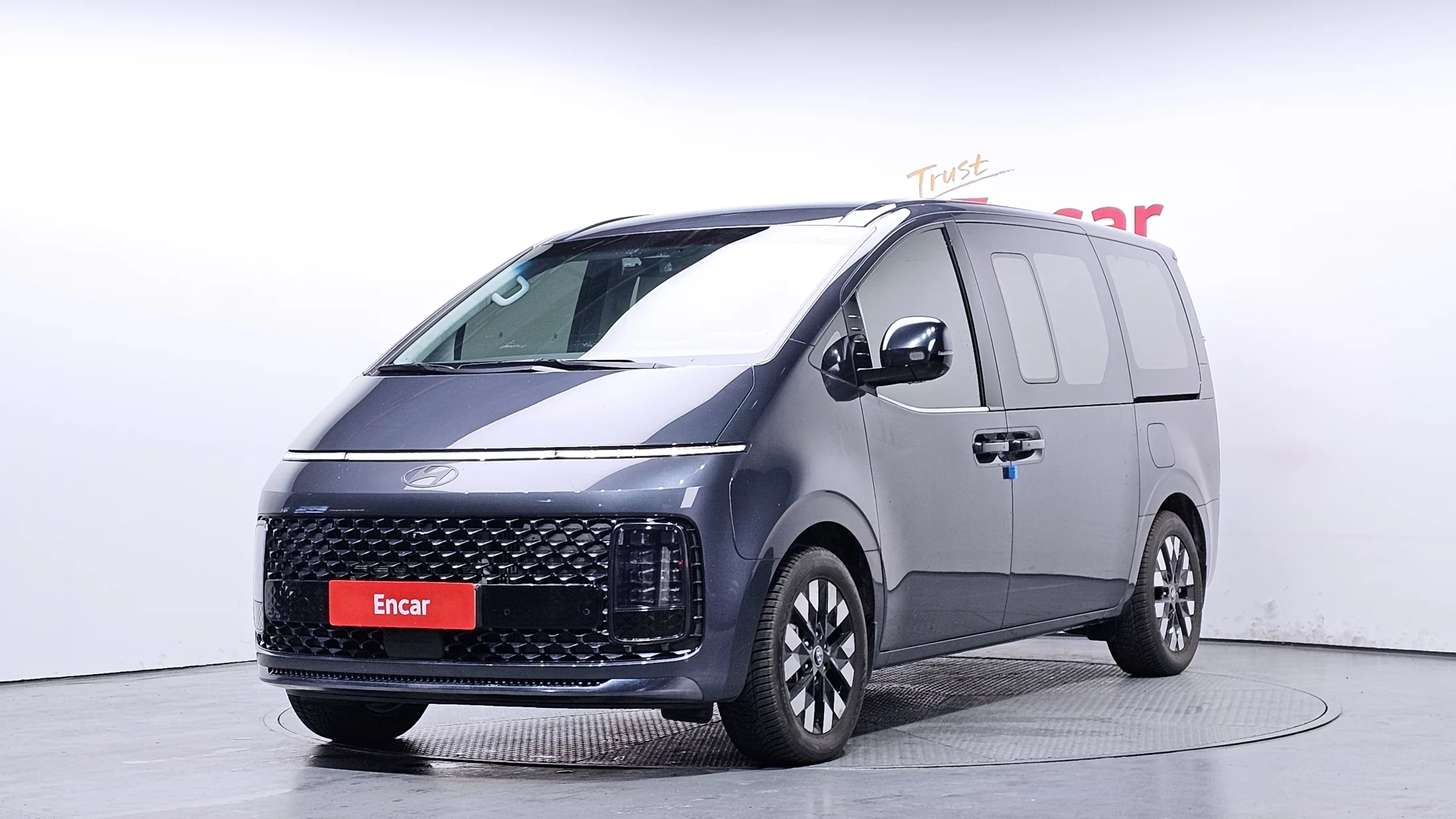 Hyundai Staria Lounge 9-Seater Prestige 2024