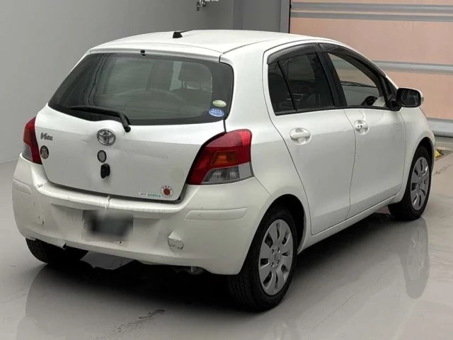 Toyota Vitz II (XP90)