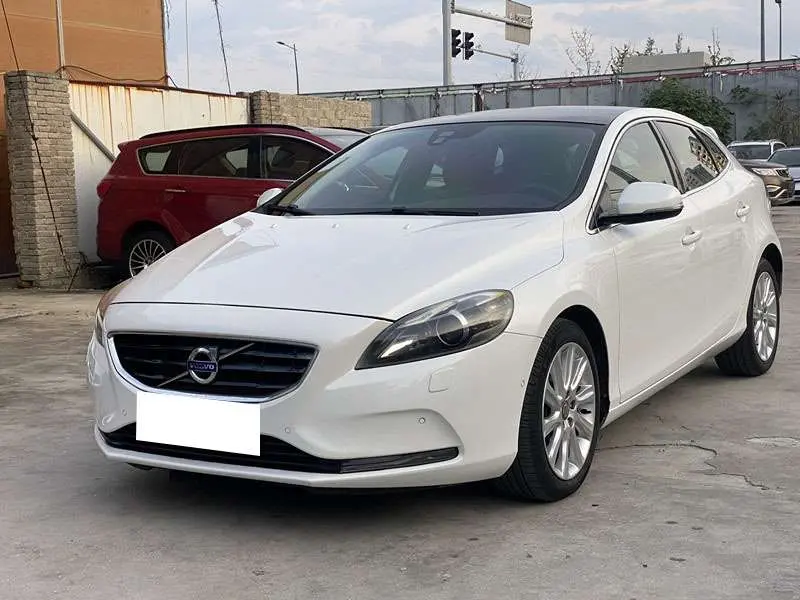 Volvo V40 II