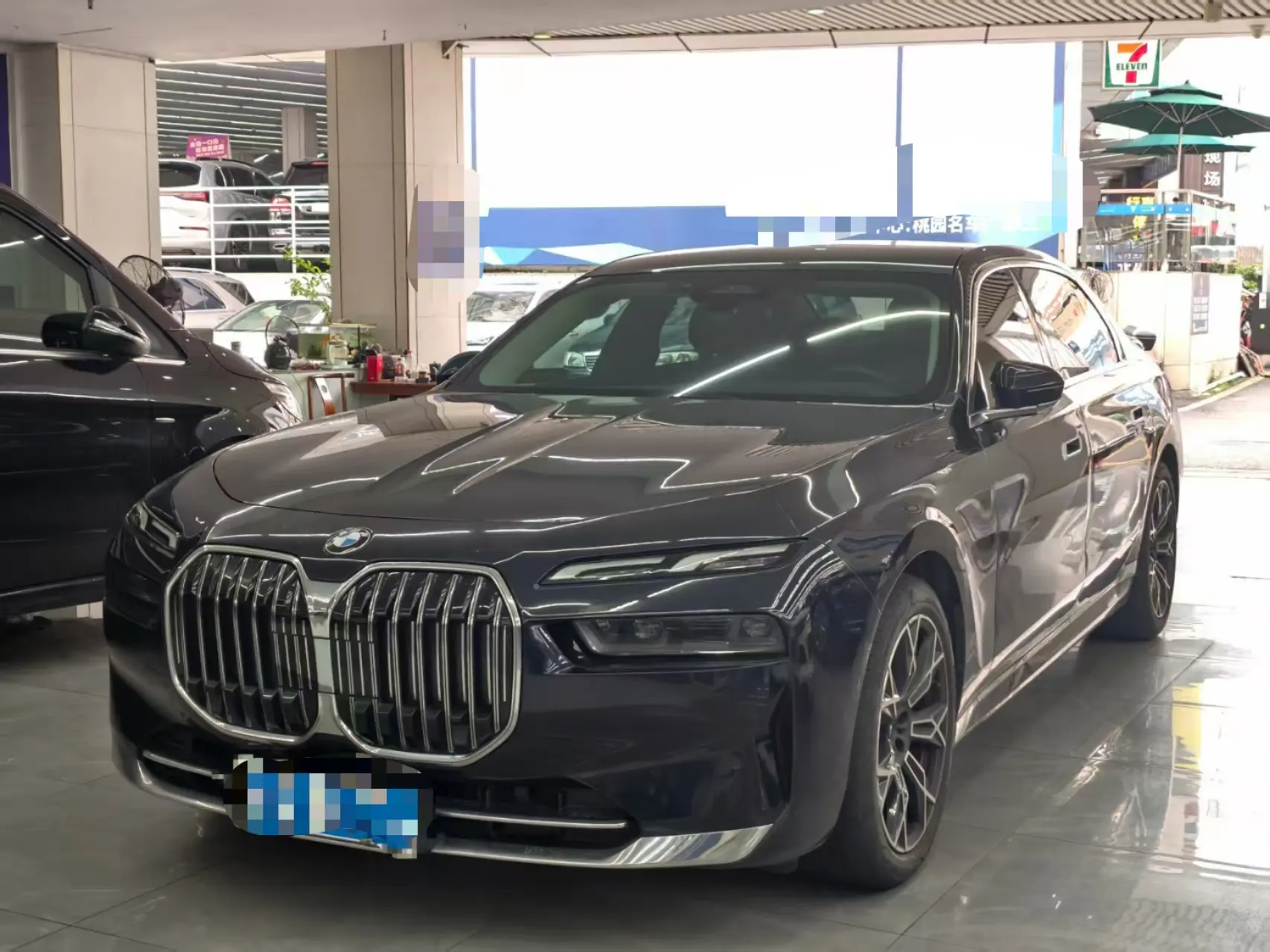 BMW 7 серии VII (G70)