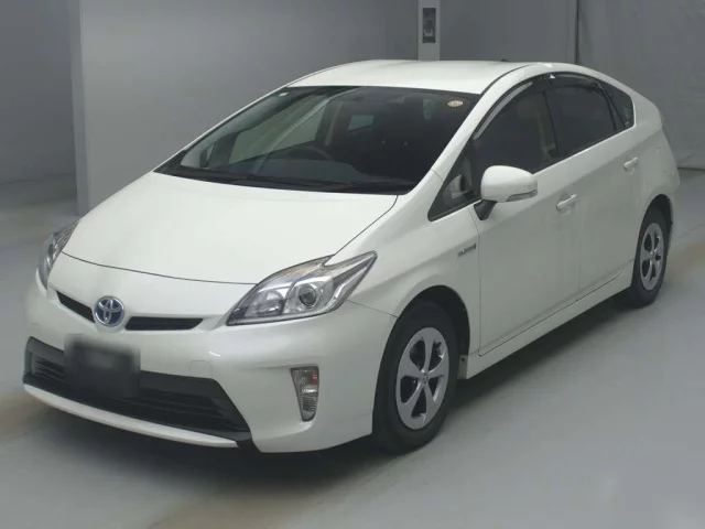 Toyota Prius III Рестайлинг (XW30)