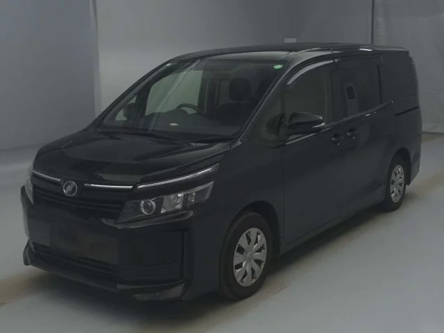 Toyota Voxy Лот № 70037 2015