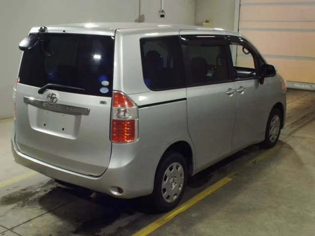 Toyota Noah II (R70)