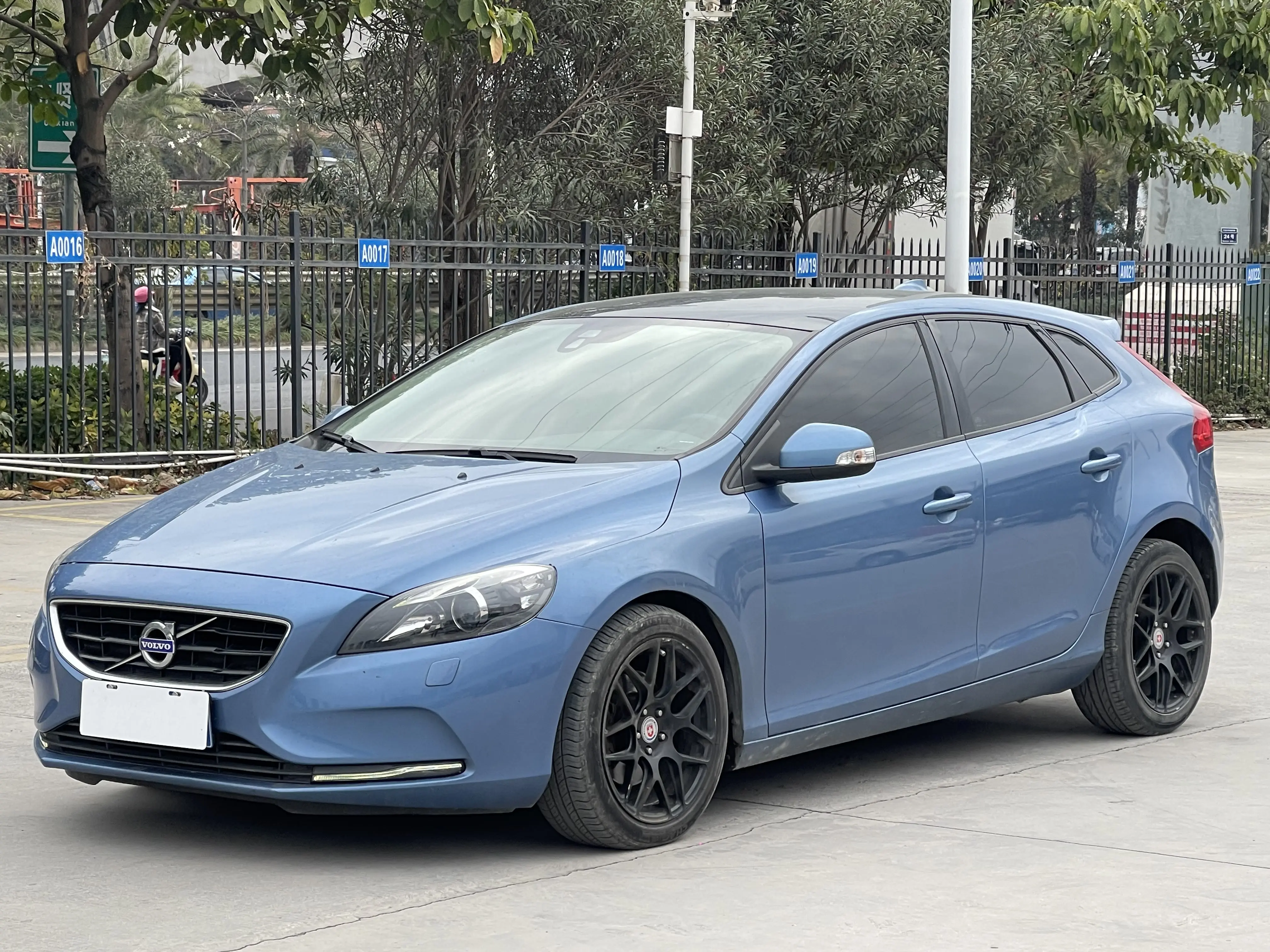 Volvo V40 II
