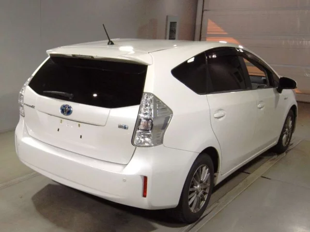 Toyota Prius Alpha Лот № 2011