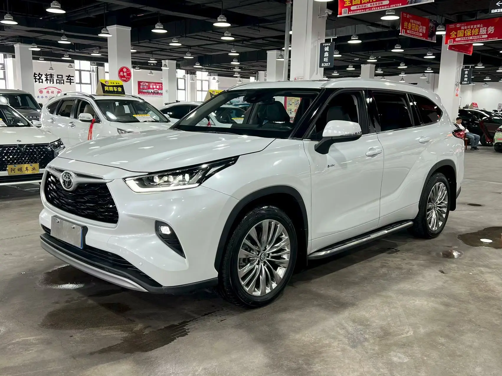 Toyota Highlander IV (U70)