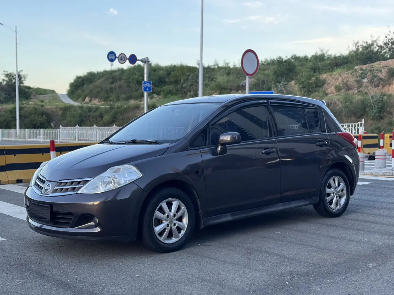Nissan Tiida I
