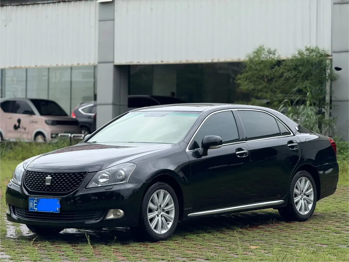 Toyota Crown XIV (S210)