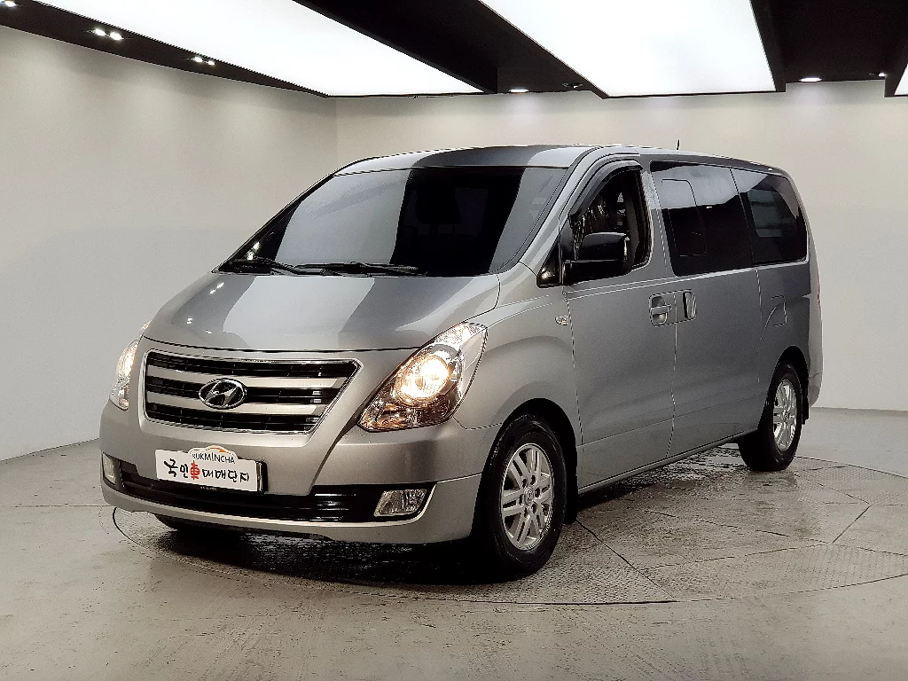 Hyundai Starex 5-Seater Van Modern 2016
