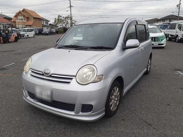 Toyota Sienta I Рестайлинг 1