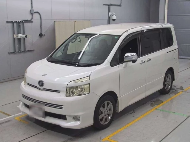 Toyota Voxy II (R70)