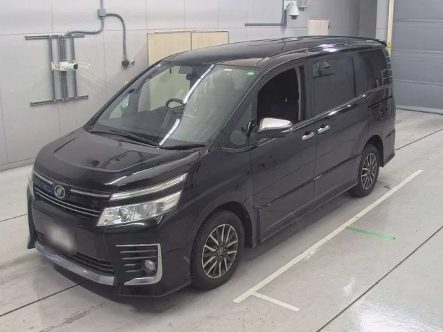 Toyota Voxy Лот № 30516 2015