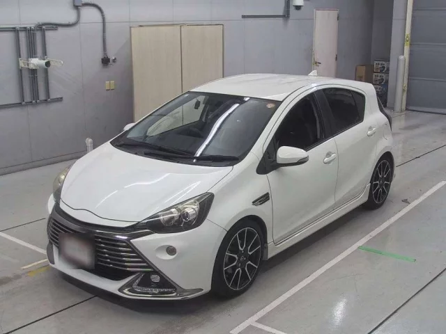 Toyota Aqua Лот № 30496 2015