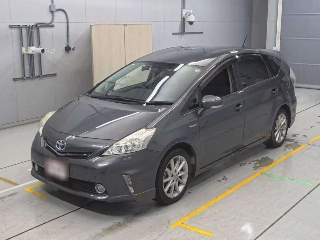 Toyota Prius Alpha Лот № 30414 2014