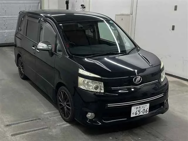 Toyota Voxy II (R70)