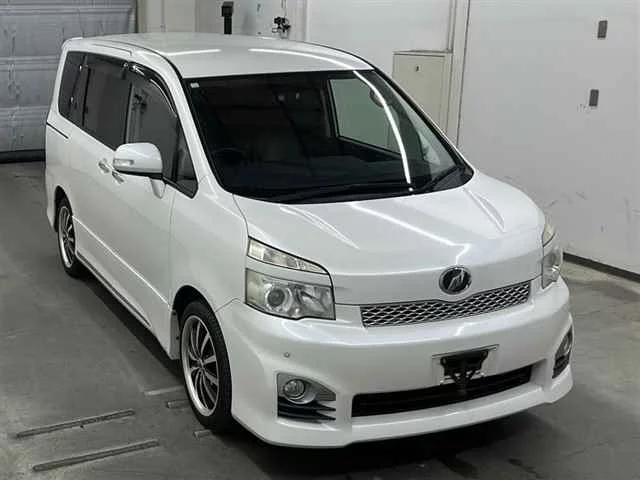 Toyota Voxy II (R70) Рестайлинг