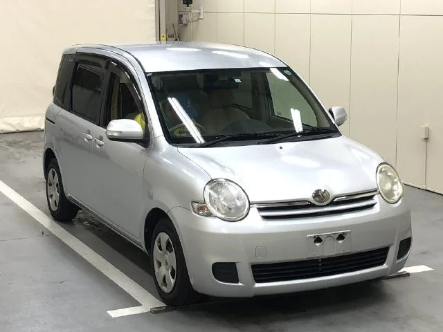 Toyota Sienta I Рестайлинг 1