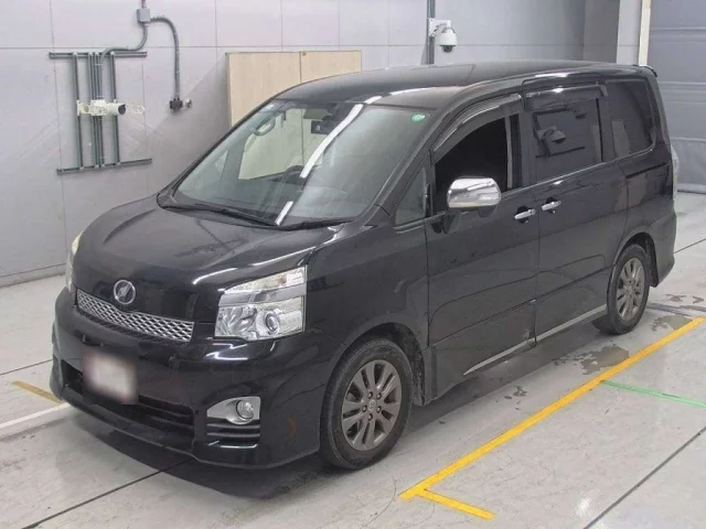 Toyota Voxy II (R70) Рестайлинг