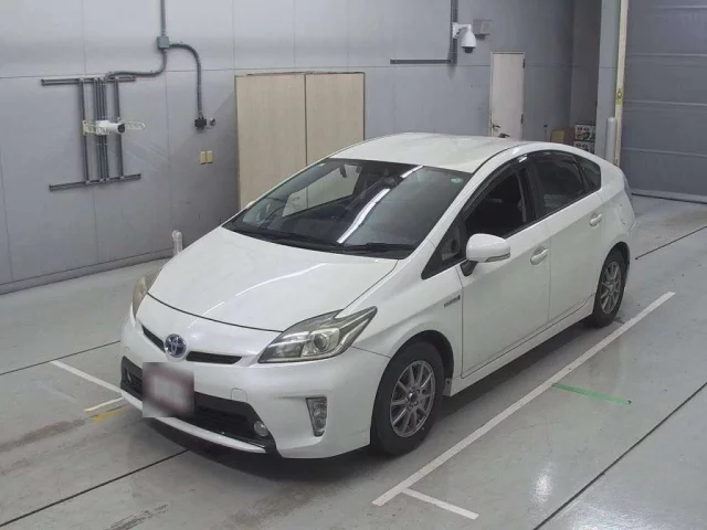Toyota Prius III Рестайлинг (XW30)