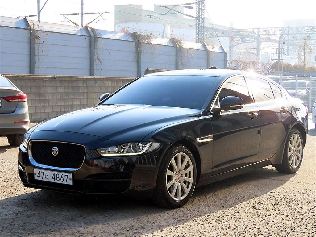 Jaguar XE I