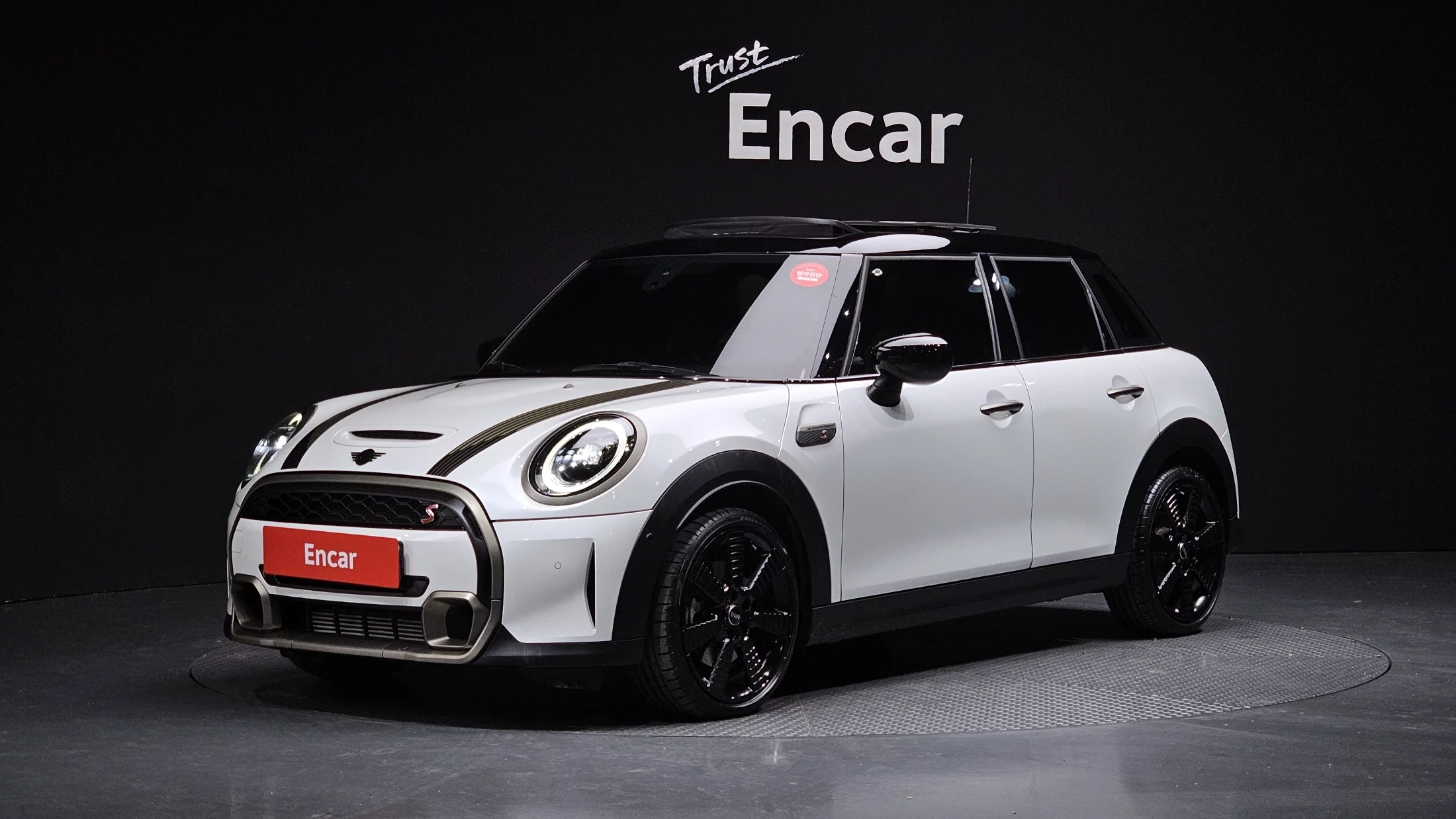 Mini Hatch 2023