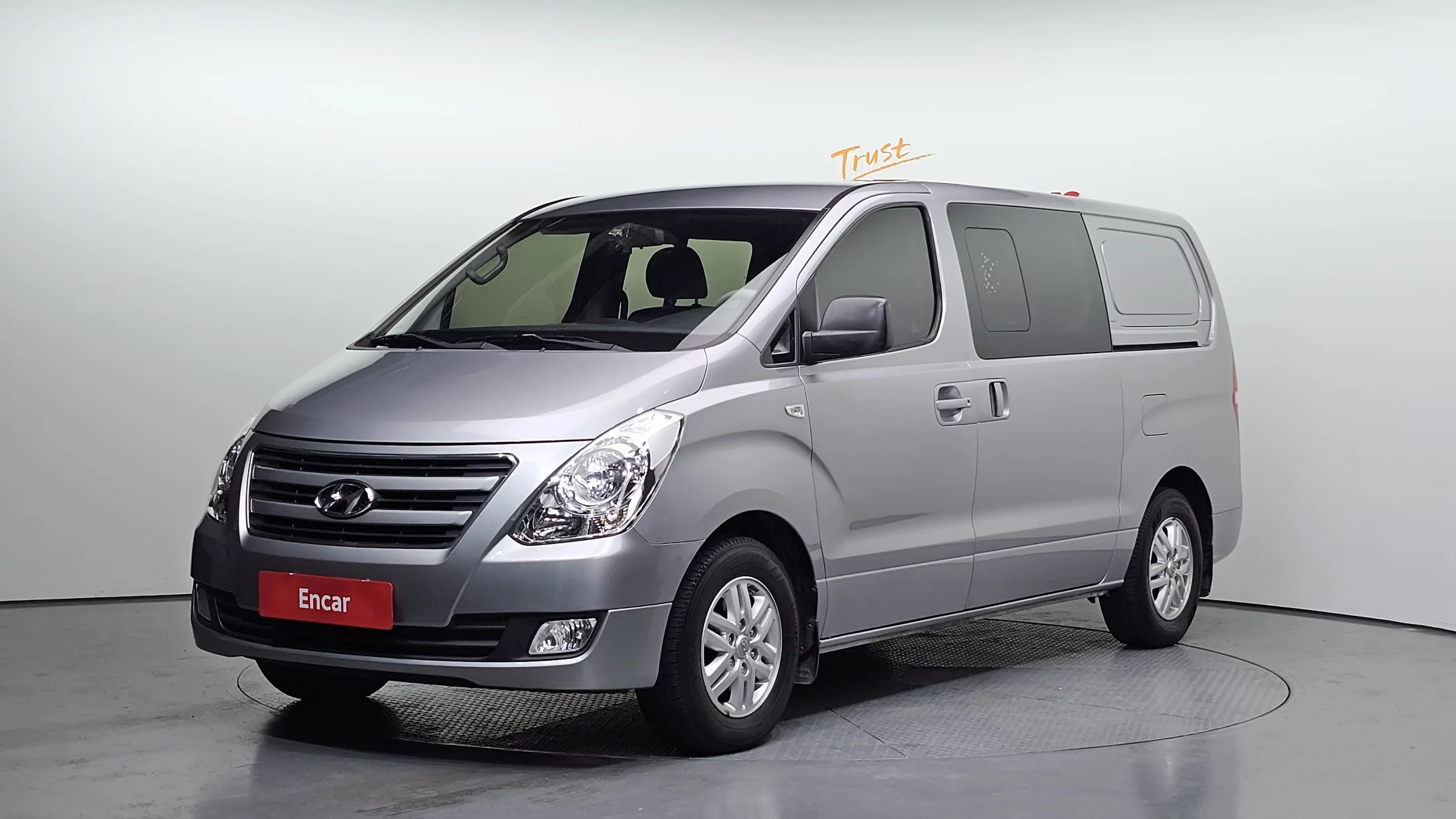 Hyundai Starex 5-Seater Van Smart 2017