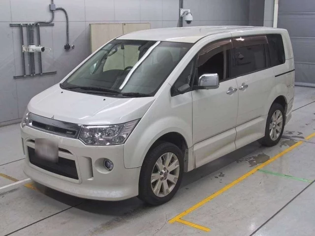 Mitsubishi Delica V