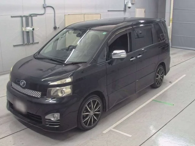 Toyota Voxy II (R70) Рестайлинг