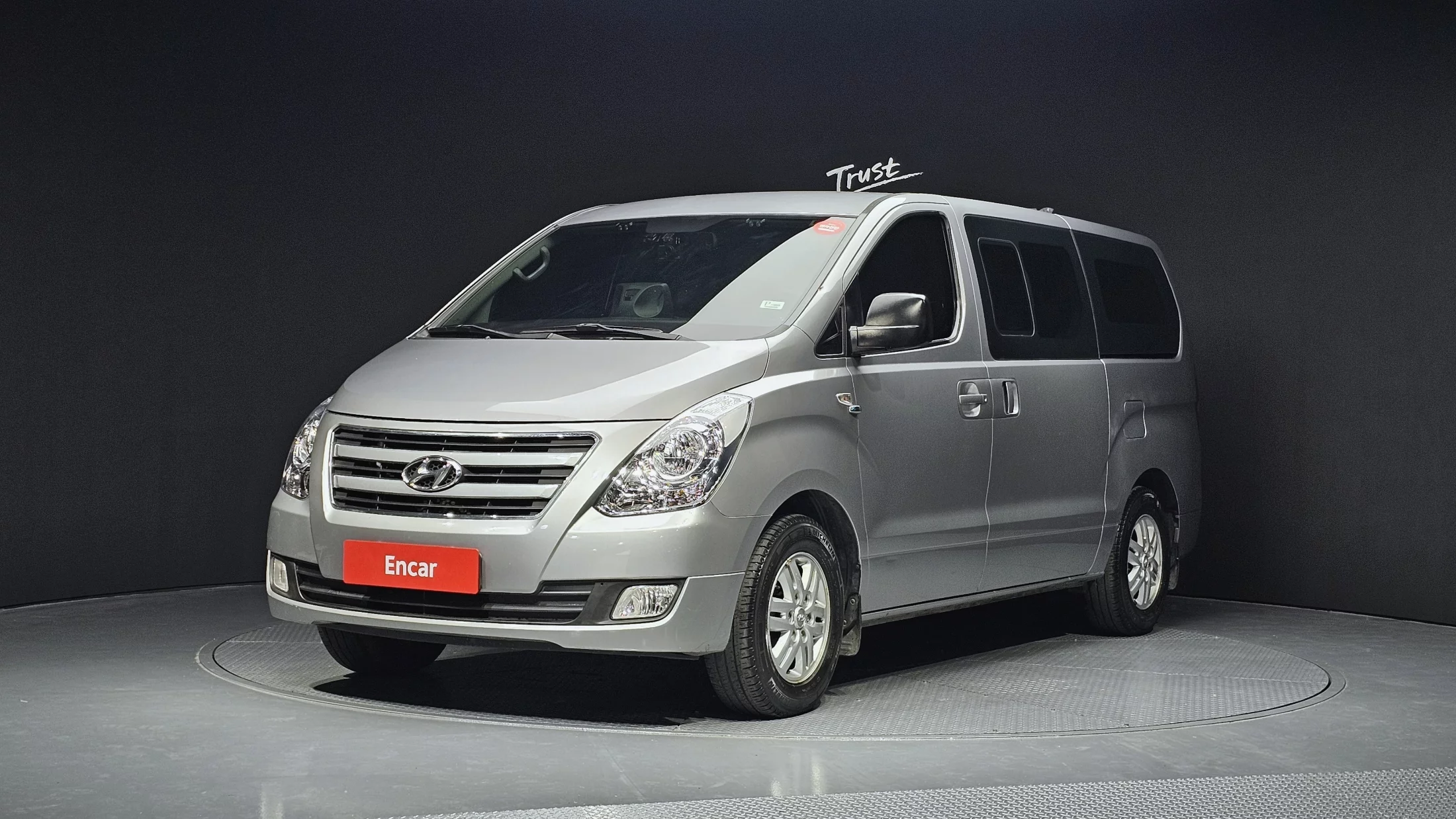 Hyundai Starex 5-Seater Van Modern 2015