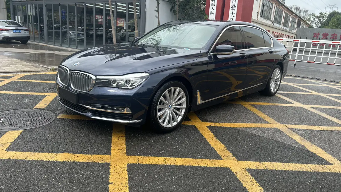BMW 7 серии VI (G11/G12)