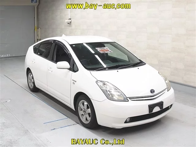 Toyota Prius III Рестайлинг (XW30)