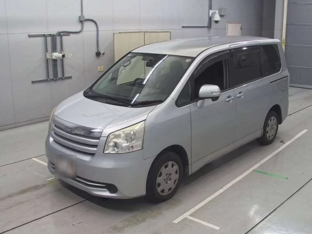 Toyota Noah II (R70)
