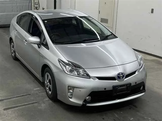 Toyota Prius III Рестайлинг (XW30)