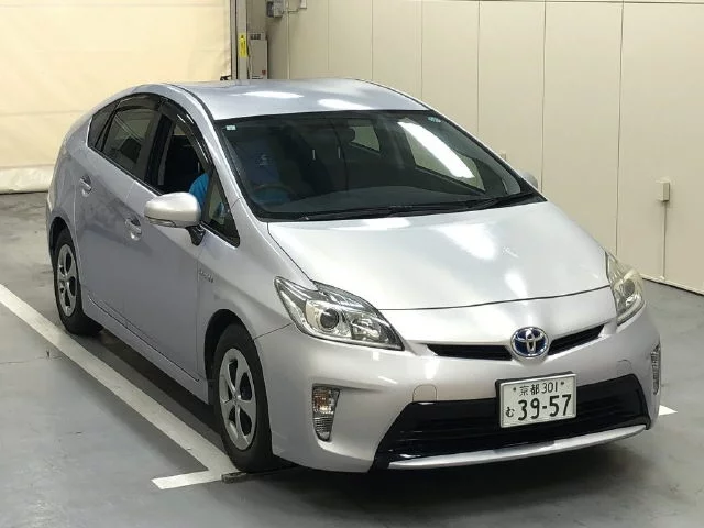 Toyota Prius III Рестайлинг (XW30)