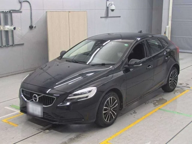 Volvo V40 II Рестайлинг