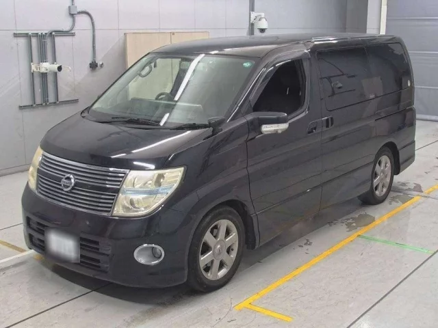 Nissan Elgrand III (E52)