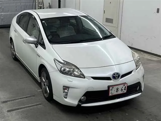 Toyota Prius III Рестайлинг (XW30)