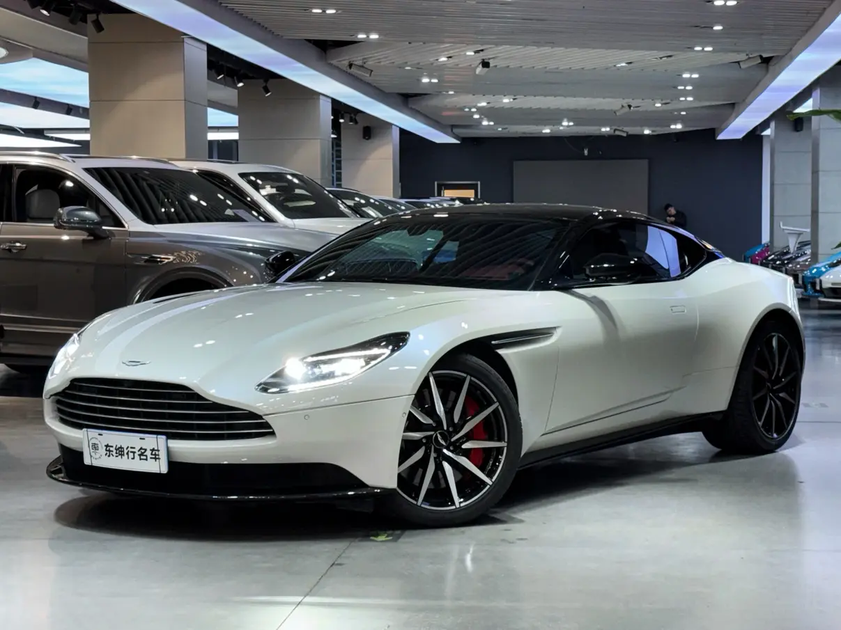 Aston Martin DB11 I