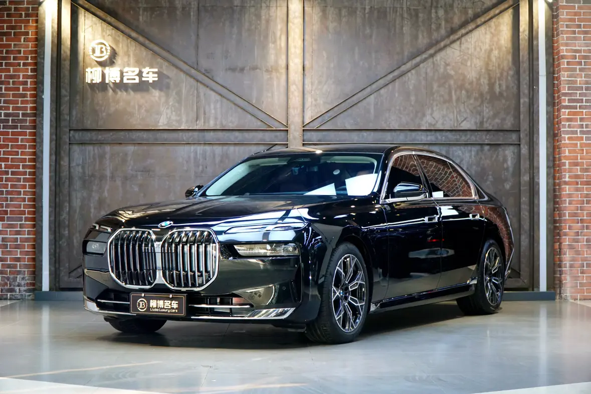 BMW 7 серии VII (G70)