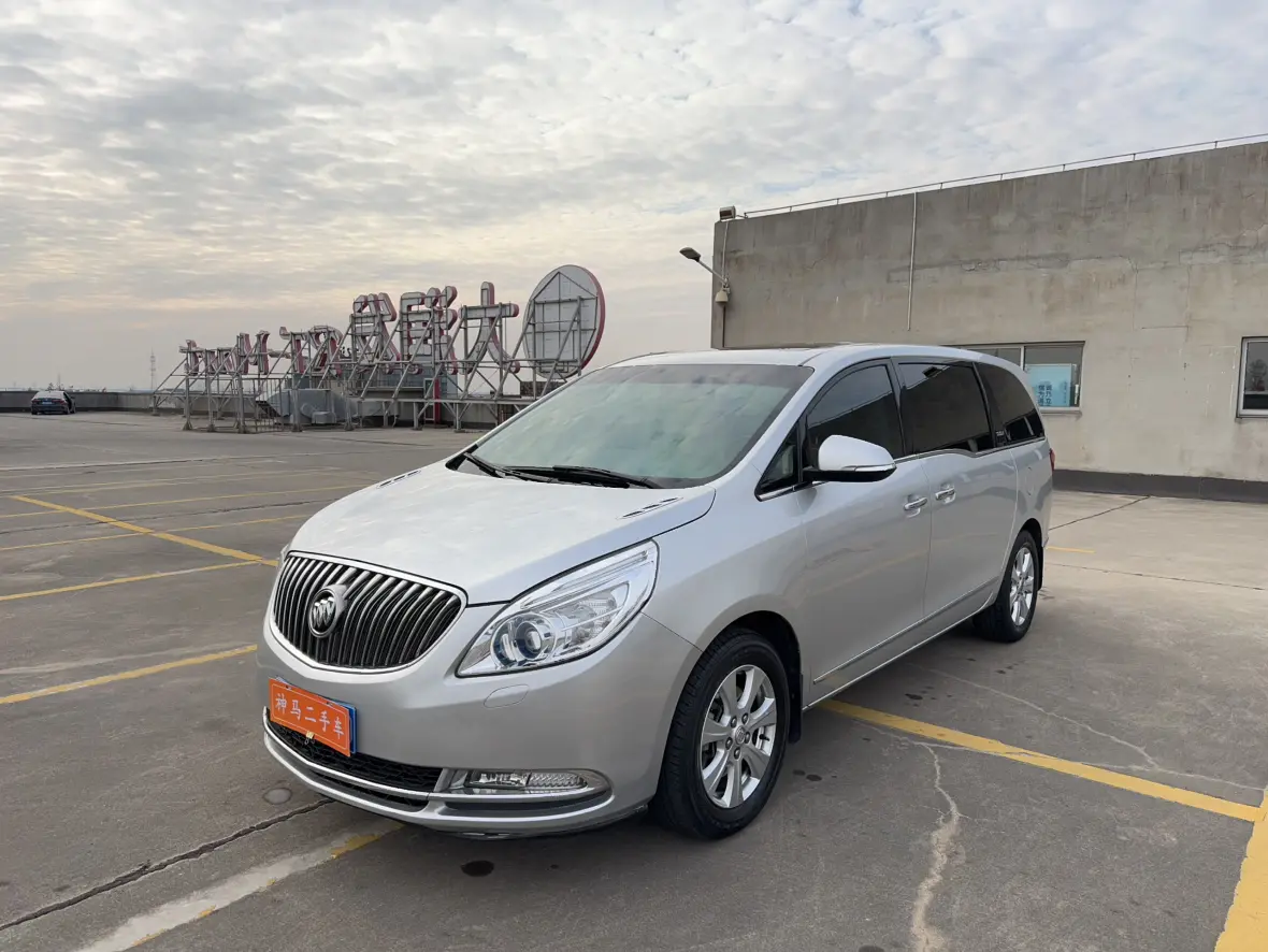 Buick GL8 I