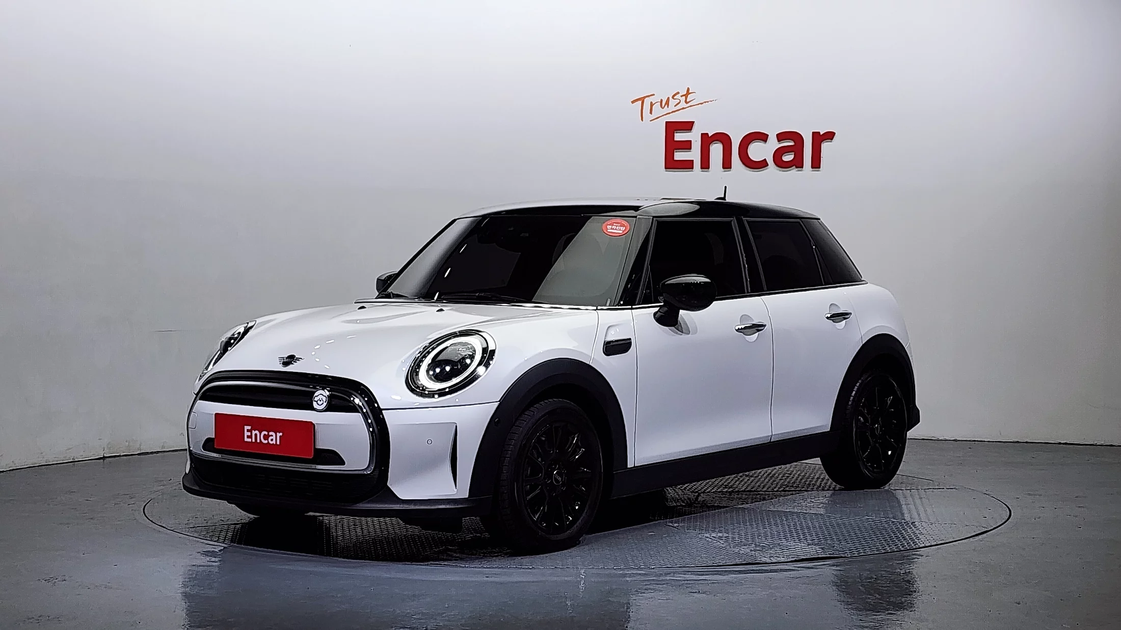 Mini Hatch 2024