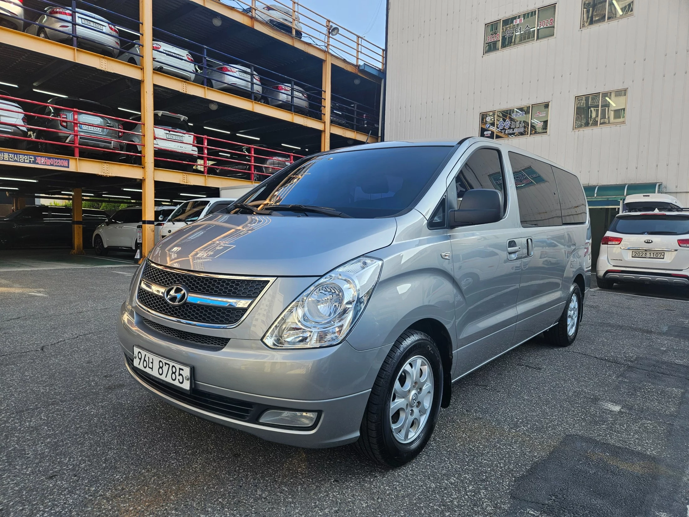 Hyundai Starex