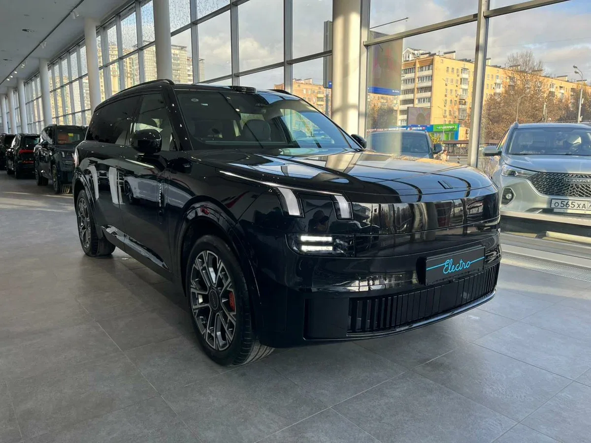 Lynk & Co 900