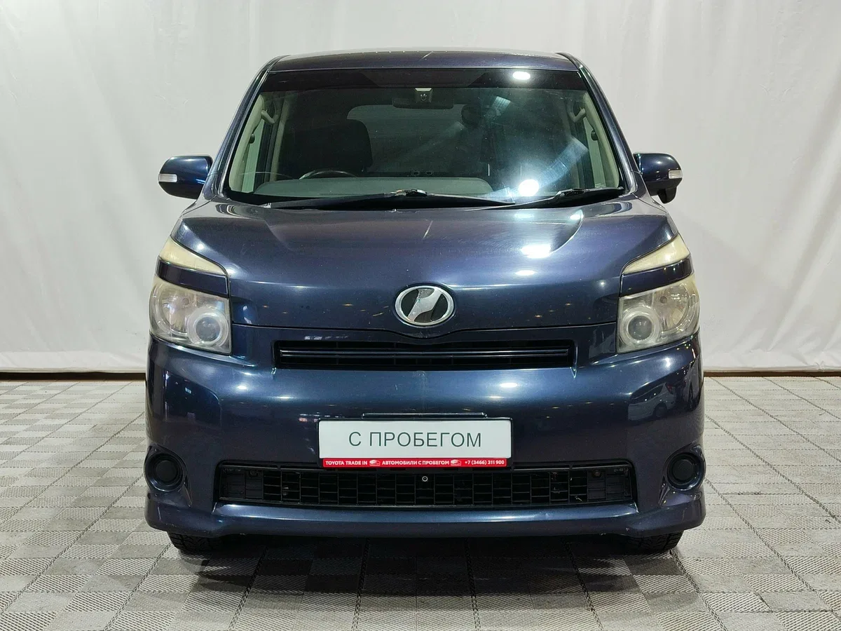 Toyota Voxy II (R70)