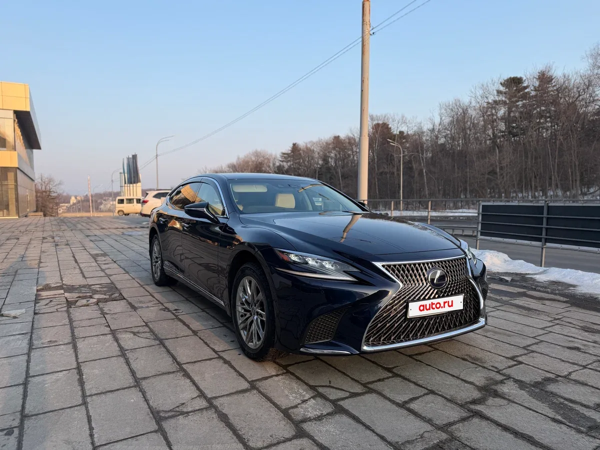 Lexus LS V